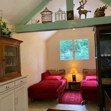Maisonnette En Clairiere De Foret * Gambais