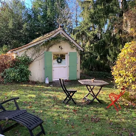 Maisonnette En Clairiere De Foret *